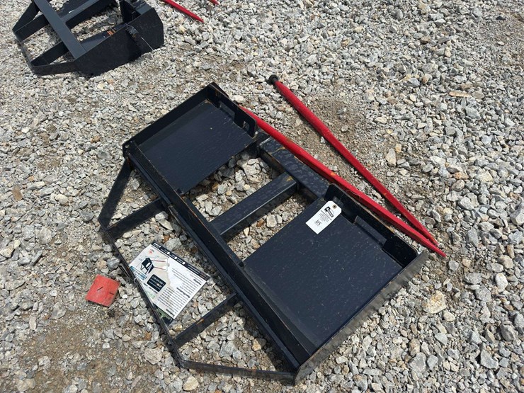 skid-steer-bale-spear-attachment-image-2