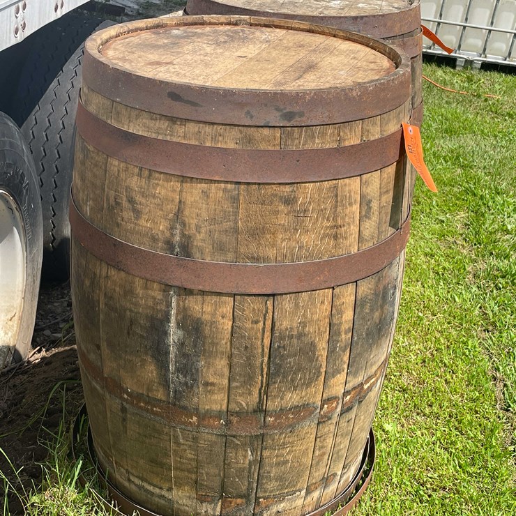 #8601 • Wood Barrel