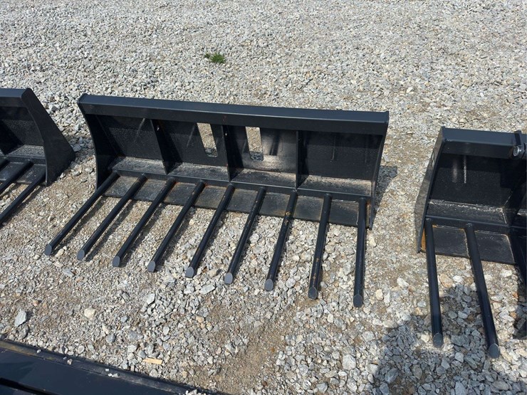 skid-steer-x-treme-manure-fork-attachment-image-1