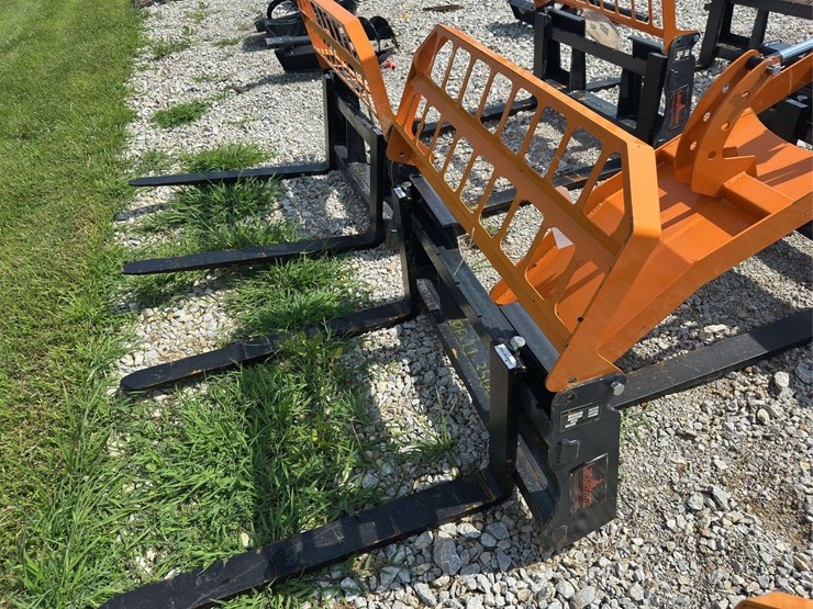skid-steer-fork-attachment-image-5