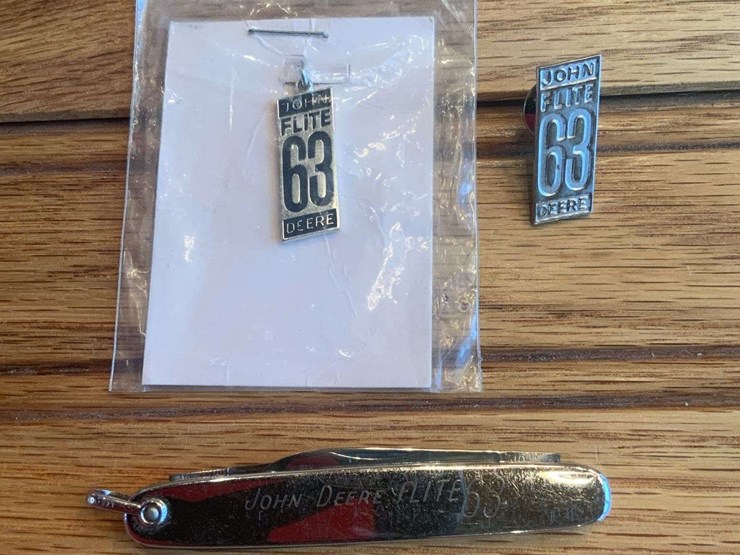 (3)-john-deere-flite-63-knife,-pin,-charm-image-1