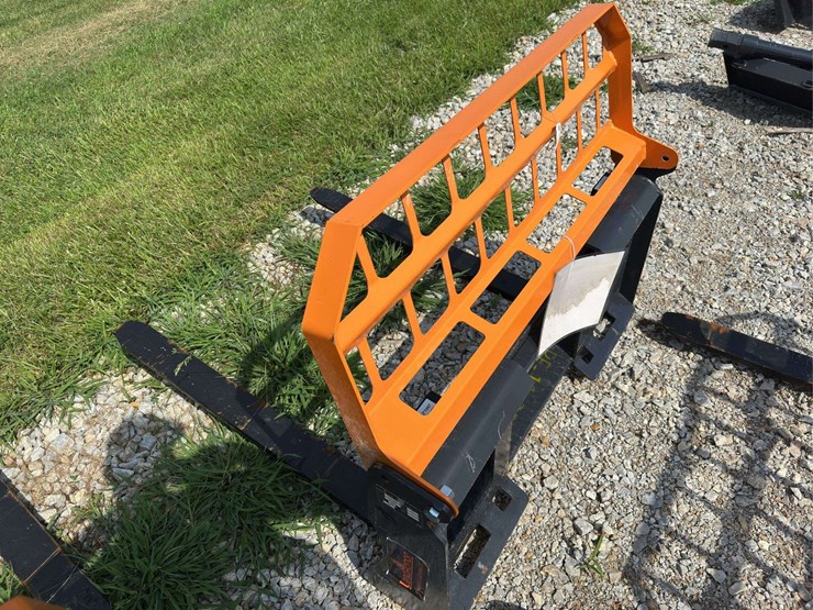 skid-steer-fork-attachment-image-5