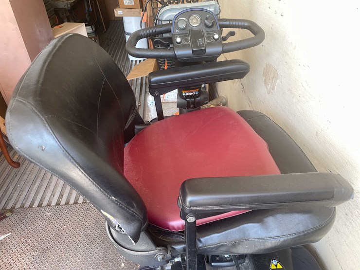 #8578-•-pride-electric-wheelchair-(st)-image-9