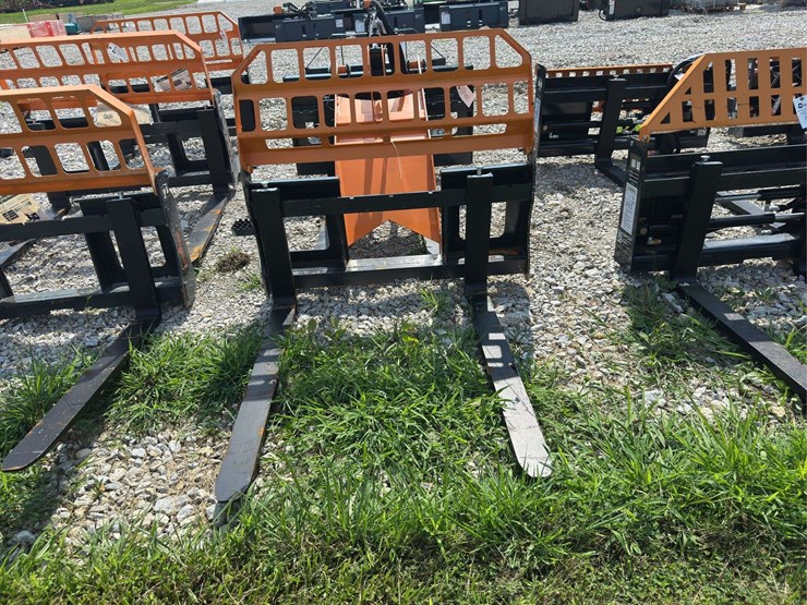 skid-steer-fork-attachment-image-1