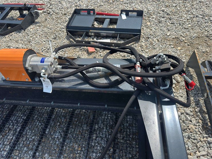 skid-steer-screening-bucket-attachment-image-2