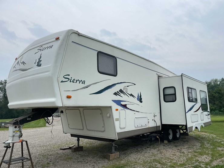 #8570-•-sierra-27'-gooseneck-camper-(has-wi-title)-image-5