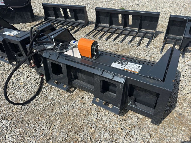skid-steer-screening-bucket-attachment-image-5