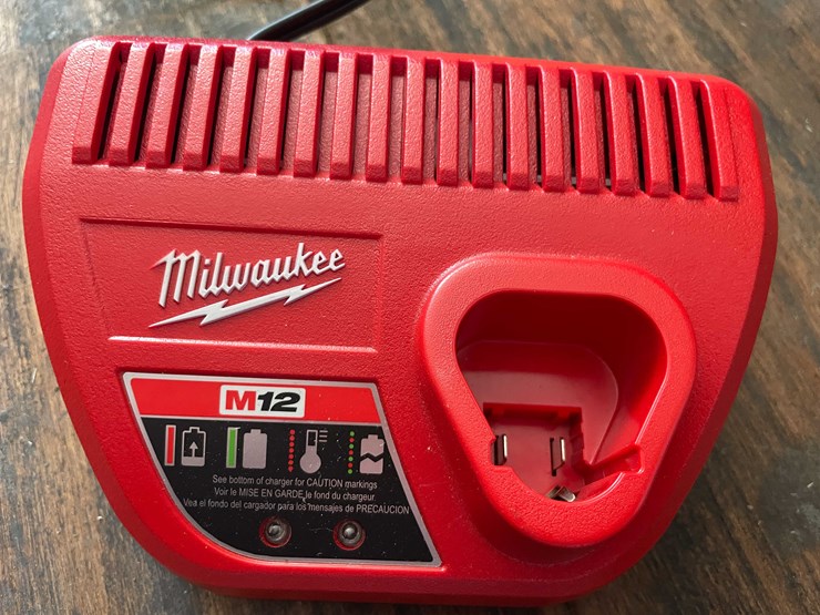 #10763-•-milwaukee-battery-charger-image-4