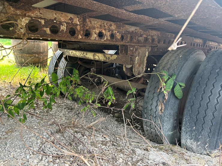 #8575-•-great-dane-trailers-semi-trailer-image-12