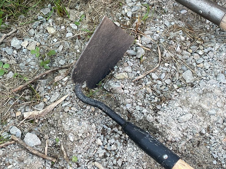#8590-•-(4)-gardening-tools-image-4