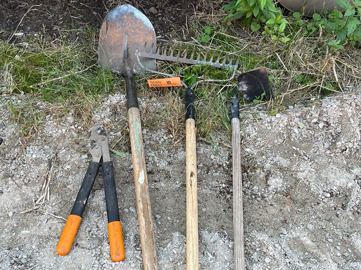 #8589-•-(4)-gardening-tools-image-1