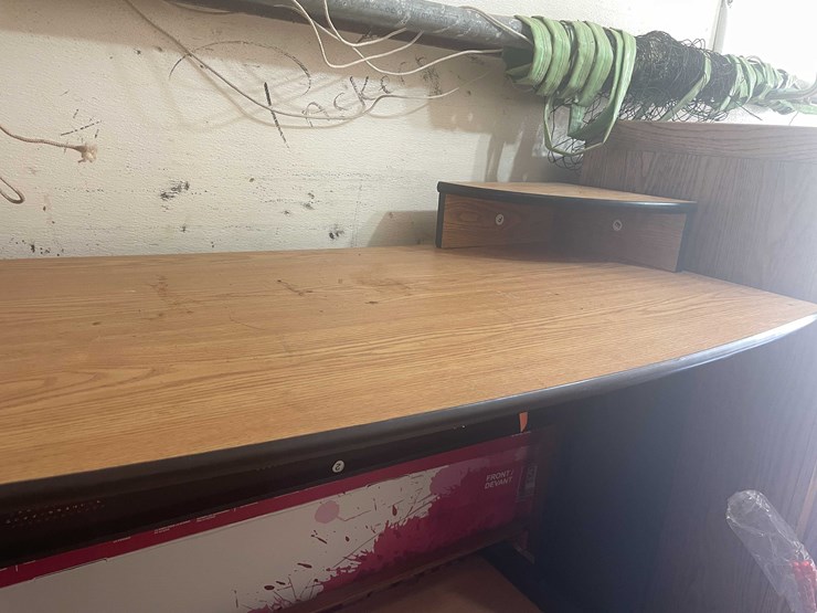 #10810-•-(2)-desks-image-3