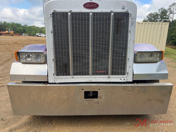 2004-peterbilt-379-image-33