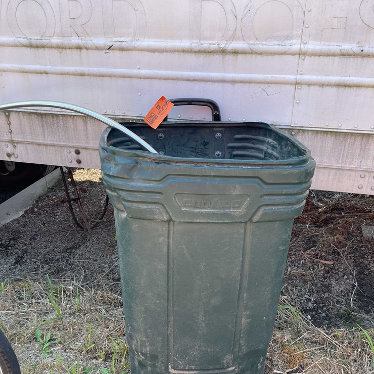 #8593 • Contico Trash Bin