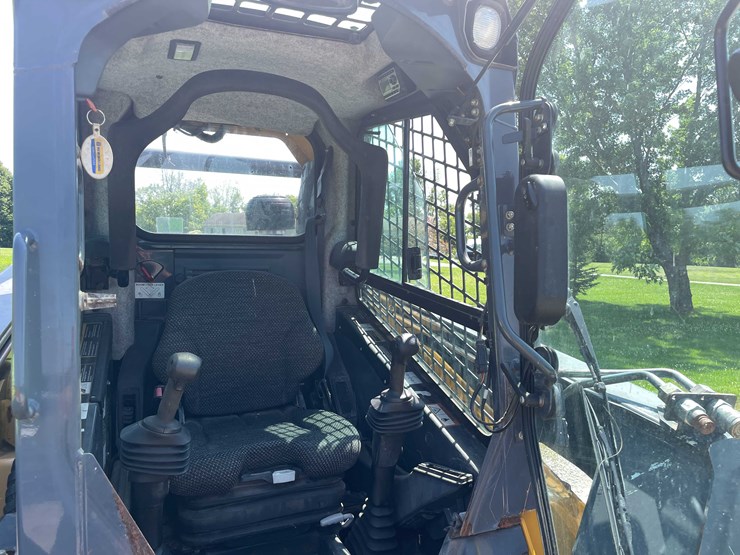 2012-deere-326d-image-22
