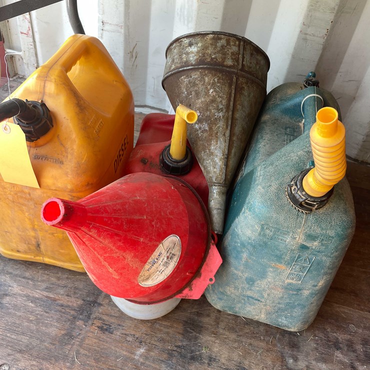#10800 • Gas Cans