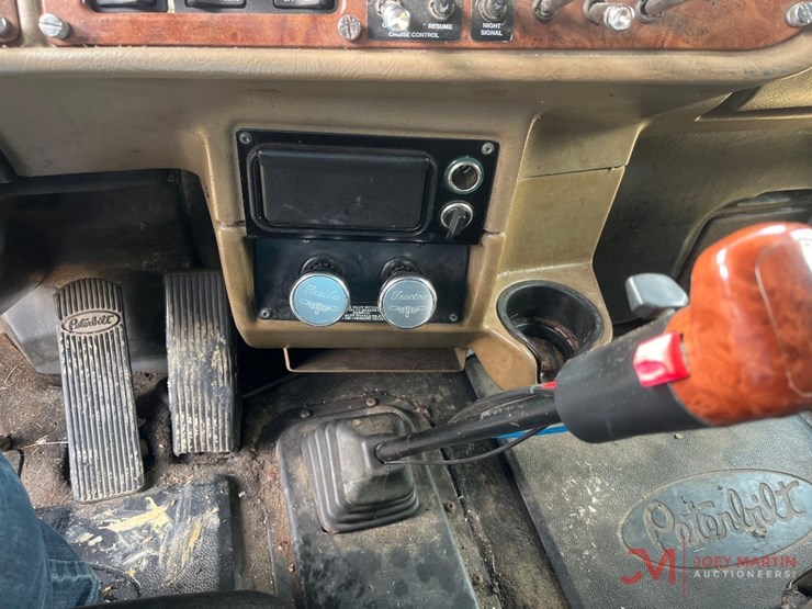 2004-peterbilt-379-image-13