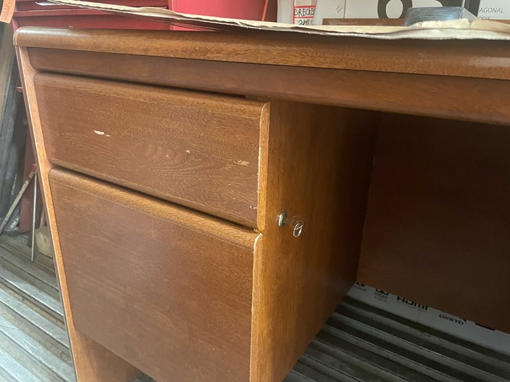 #10810-•-(2)-desks-image-14
