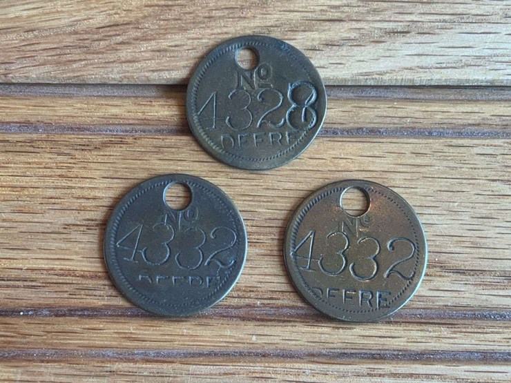 (3)-deere-tool-tags-image-1