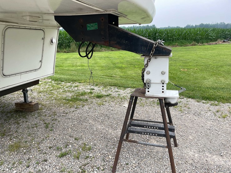 #8570-•-sierra-27'-gooseneck-camper-(has-wi-title)-image-3