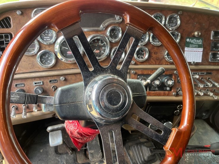 2004-peterbilt-379-image-9