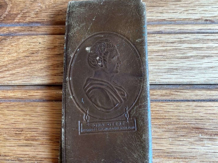 john-deere-tite-wad-wallet-image-1
