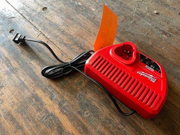 #10763-•-milwaukee-battery-charger-image-3
