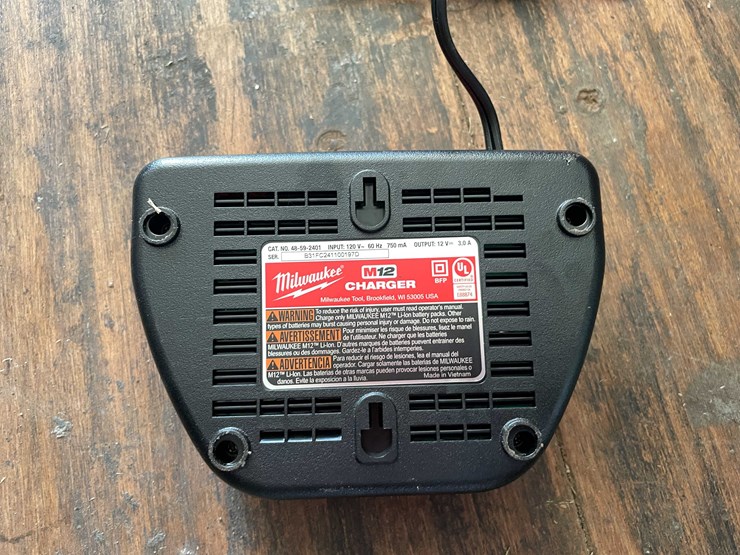 #10763-•-milwaukee-battery-charger-image-5