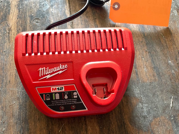 #10763-•-milwaukee-battery-charger-image-2