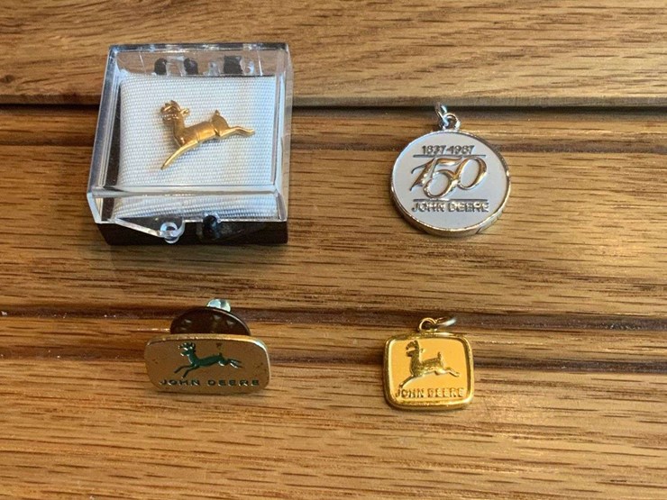 (5)-john-deere-pins-+-charms-image-4