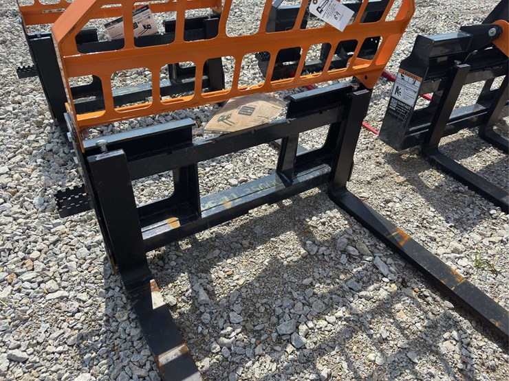 skid-steer-fork-attachment-image-3