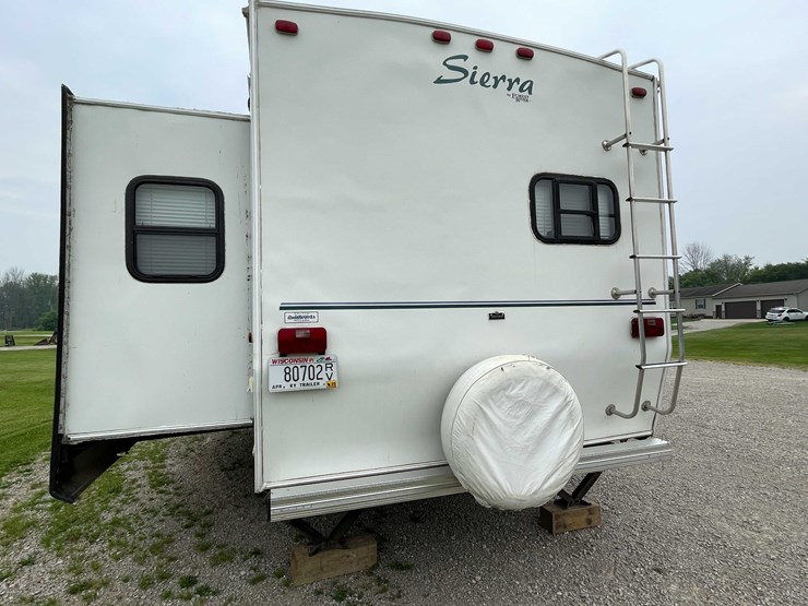 #8570-•-sierra-27'-gooseneck-camper-(has-wi-title)-image-12
