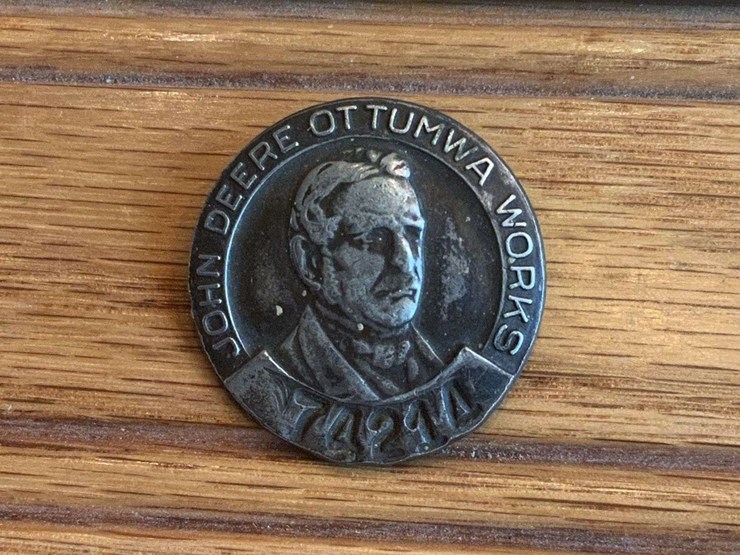 john-deere-ottumwa-works-employee-badge-image-1