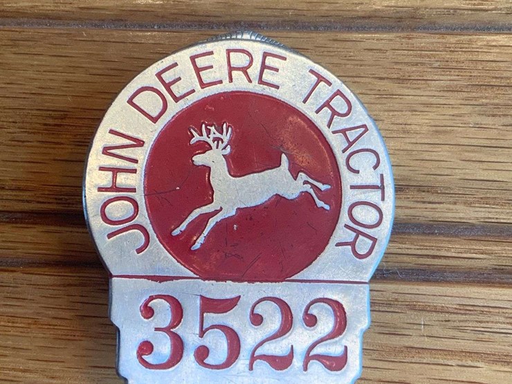 john-deere-tractor-employee-badge-image-1