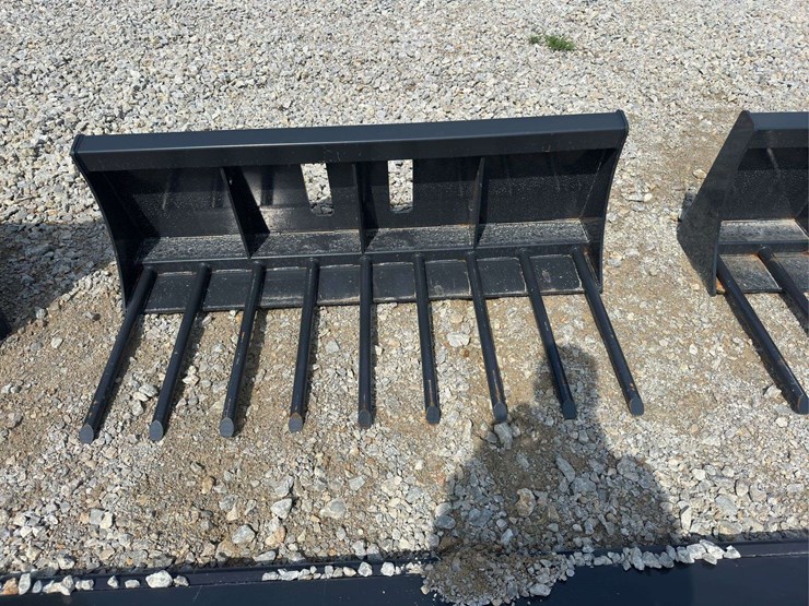 skid-steer-x-treme-manure-fork-attachment-image-1
