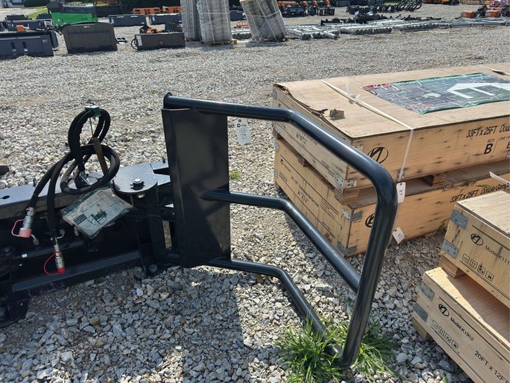 skid-steer-bale-squeeze-image-2