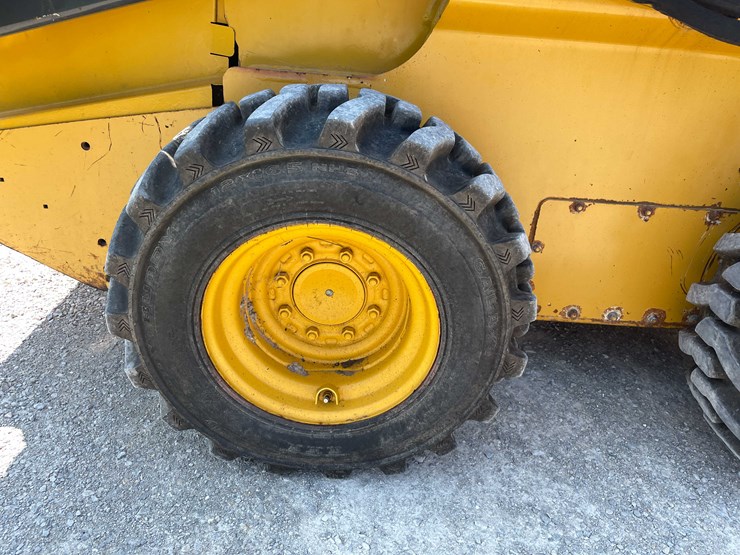 2012-deere-326d-image-14