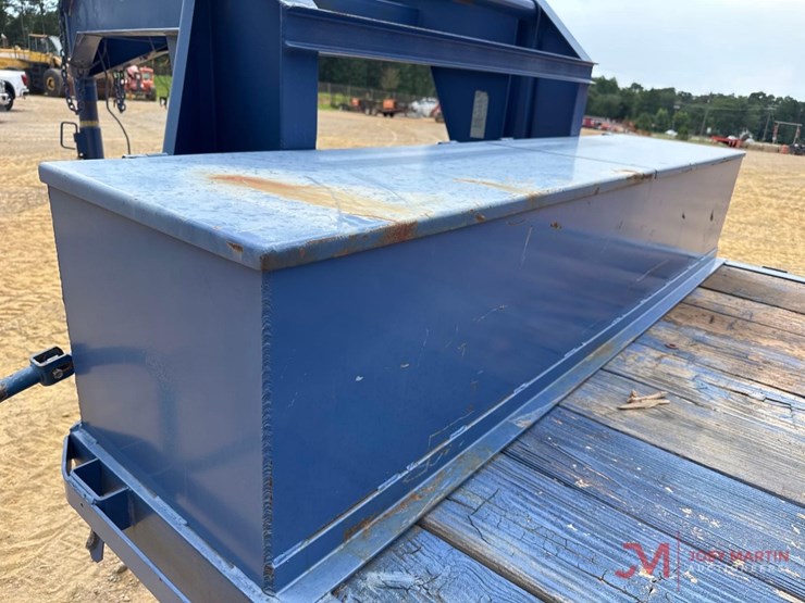 2017-cen-tex-gooseneck-trailer-image-9