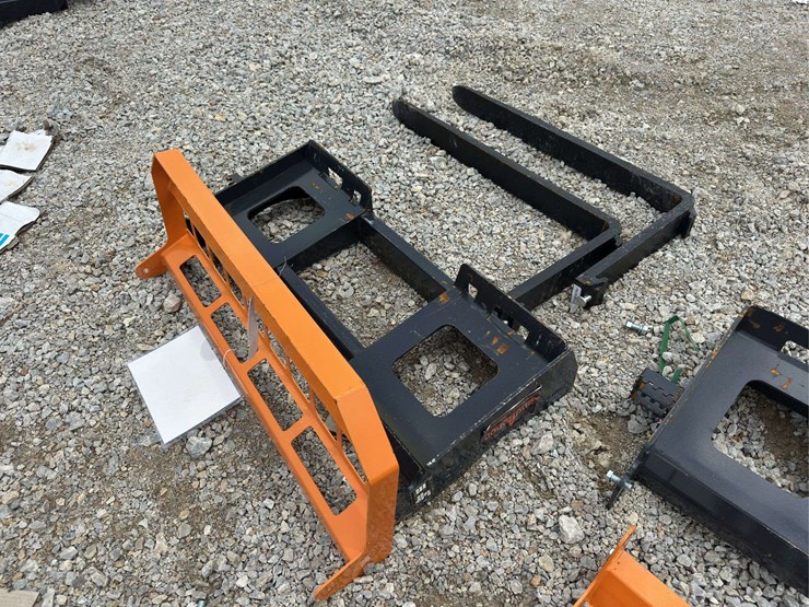 skid-steer-fork-attachment-image-4