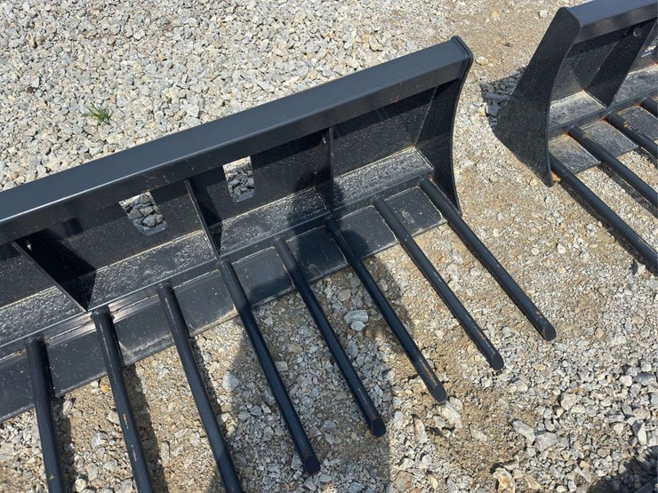 skid-steer-x-treme-manure-fork-attachment-image-3