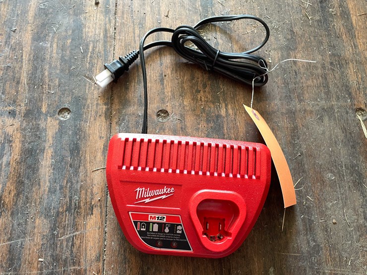 #10762-•-milwaukee-battery-charger-image-1