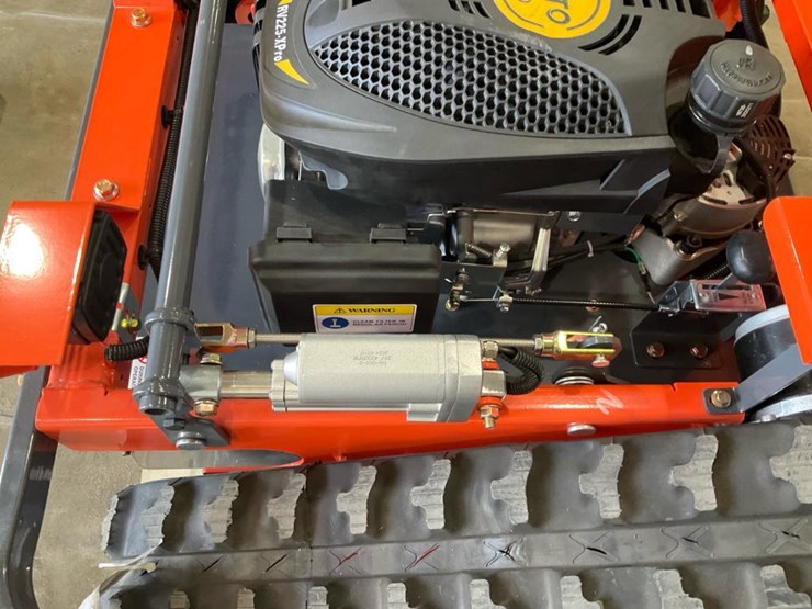 #1251-•-unused-tpm-rc-mower-image-6