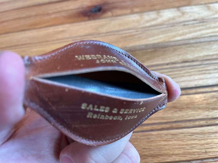 john-deere-leather-coin-purse-image-3