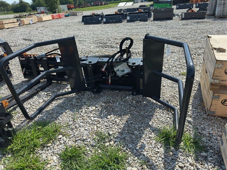 skid-steer-bale-squeeze-image-1