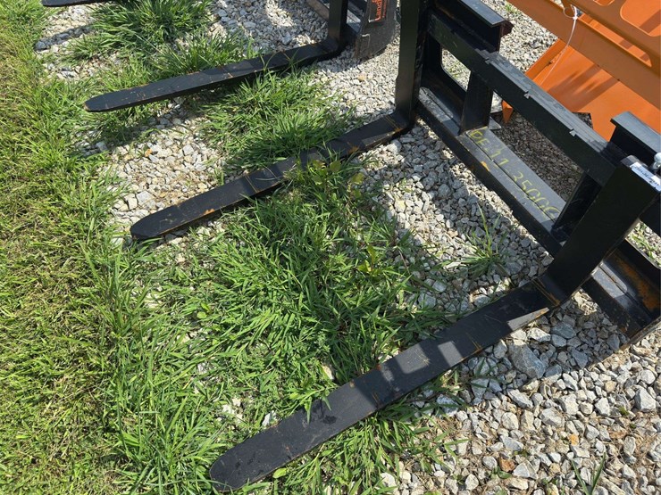 skid-steer-fork-attachment-image-3