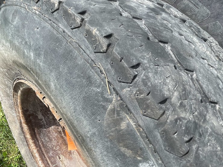 #8598-•-(2)-tires-with-rims-image-3