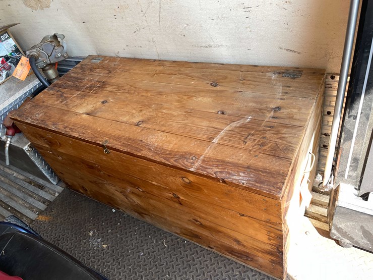 #10804-•-wood-chest-image-1