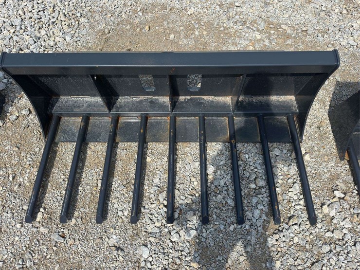skid-steer-x-treme-manure-fork-attachment-image-2