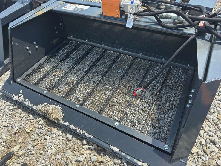 skid-steer-screening-bucket-attachment-image-3