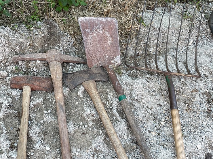 #8588-•-(5)-gardening-tools-image-1